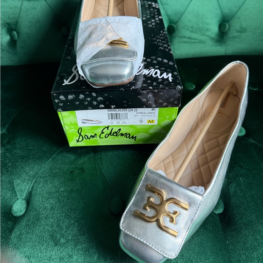 ✨ Sam Edelman Emina Silver Leather Flats – Size 9 ✨